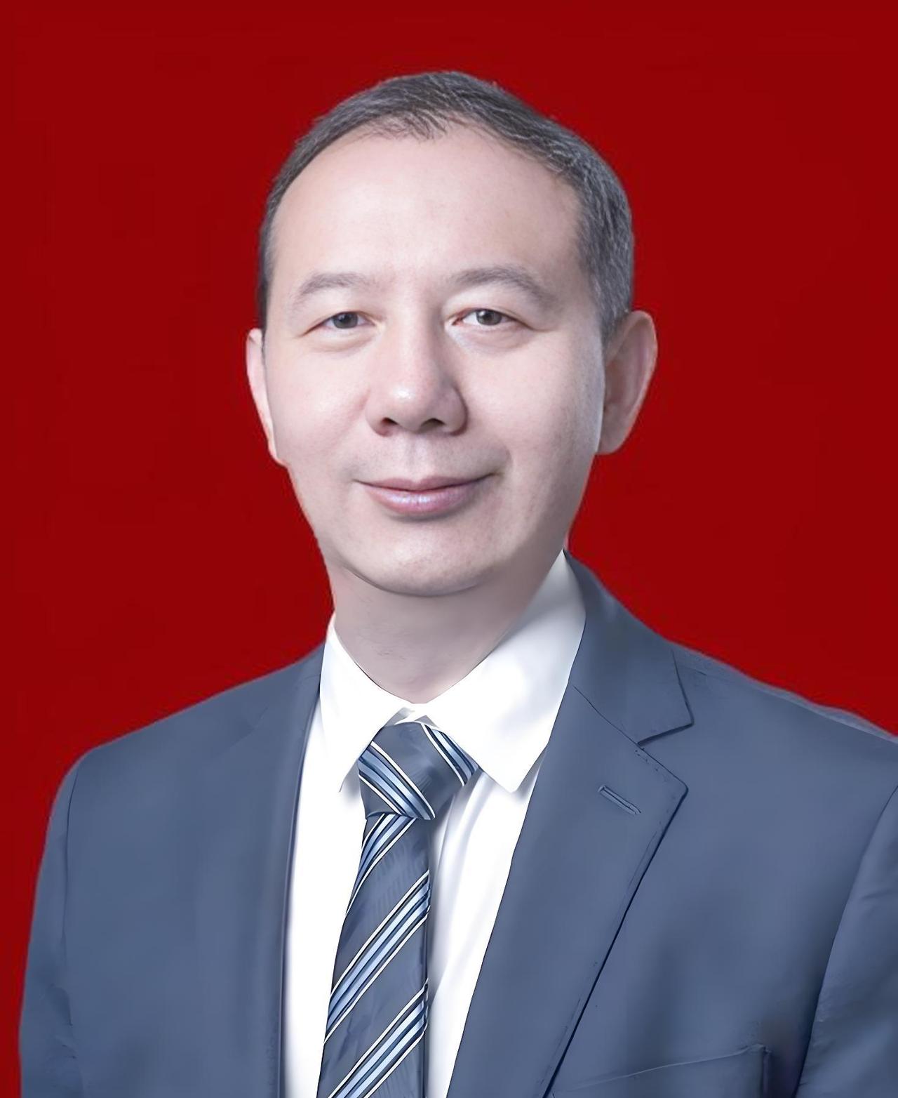 深圳大学校长毛军发简介  从湖南邵阳乡村走出的毛军发，用四十余载学术生涯诠