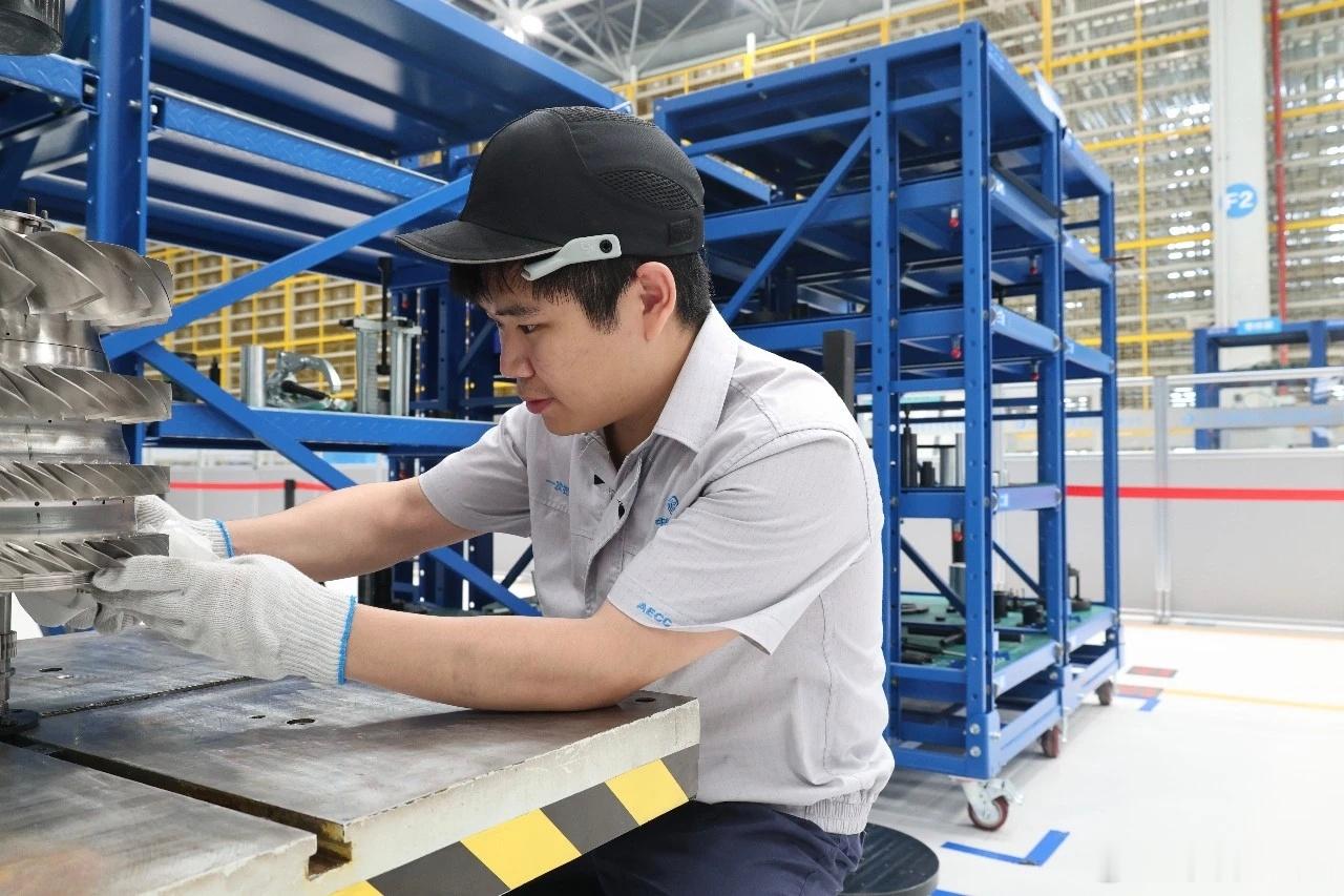 F406涡扇发动机研制攻坚纪实F406涡扇发动机首飞成功，标志着我国中小推力航