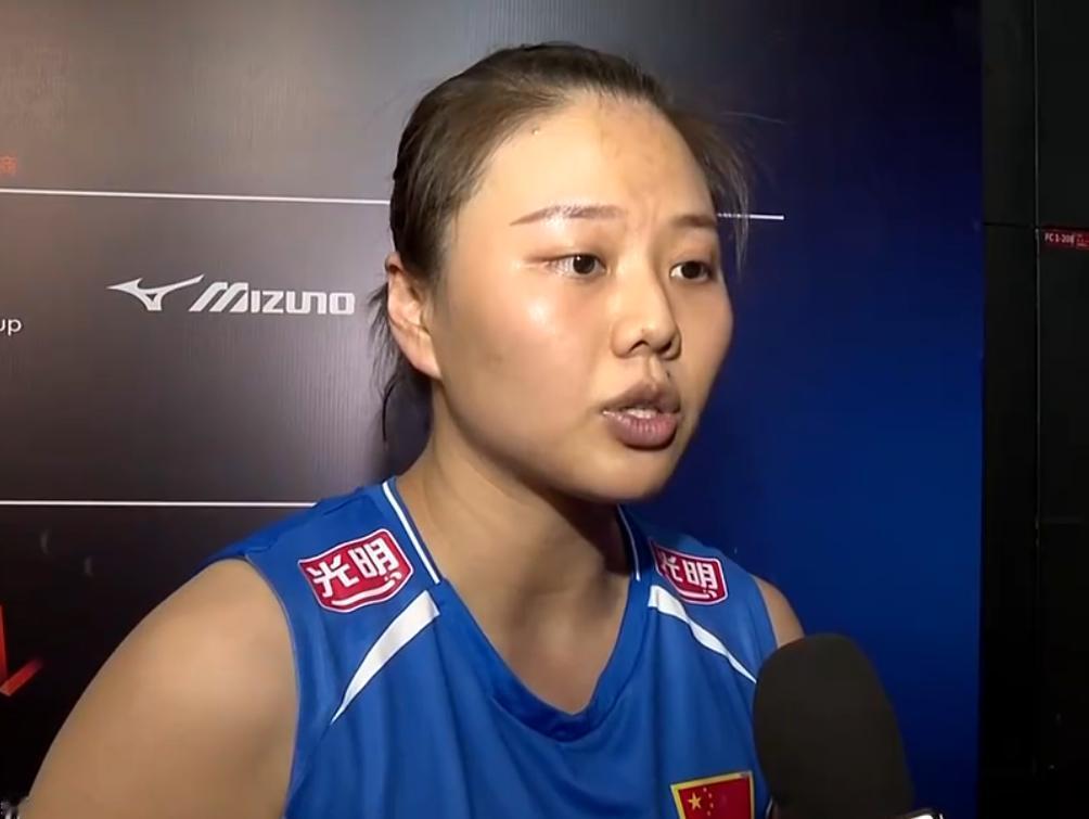 龚翔宇赛后采访：摆正我们自己的位置。6月3日，中国女排在今年世界女排联赛的首场