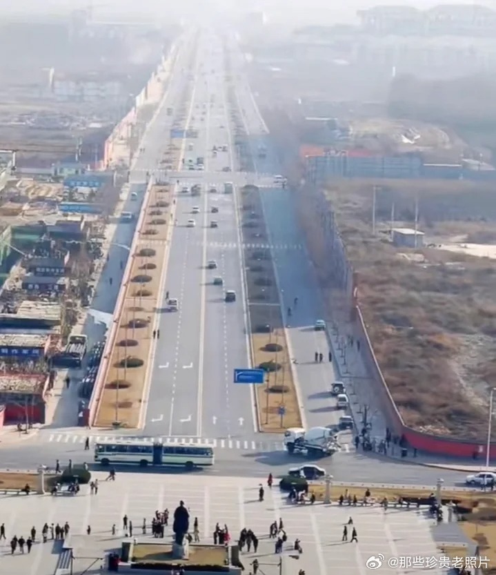 2007年西安大唐不夜城的前身雁塔南路