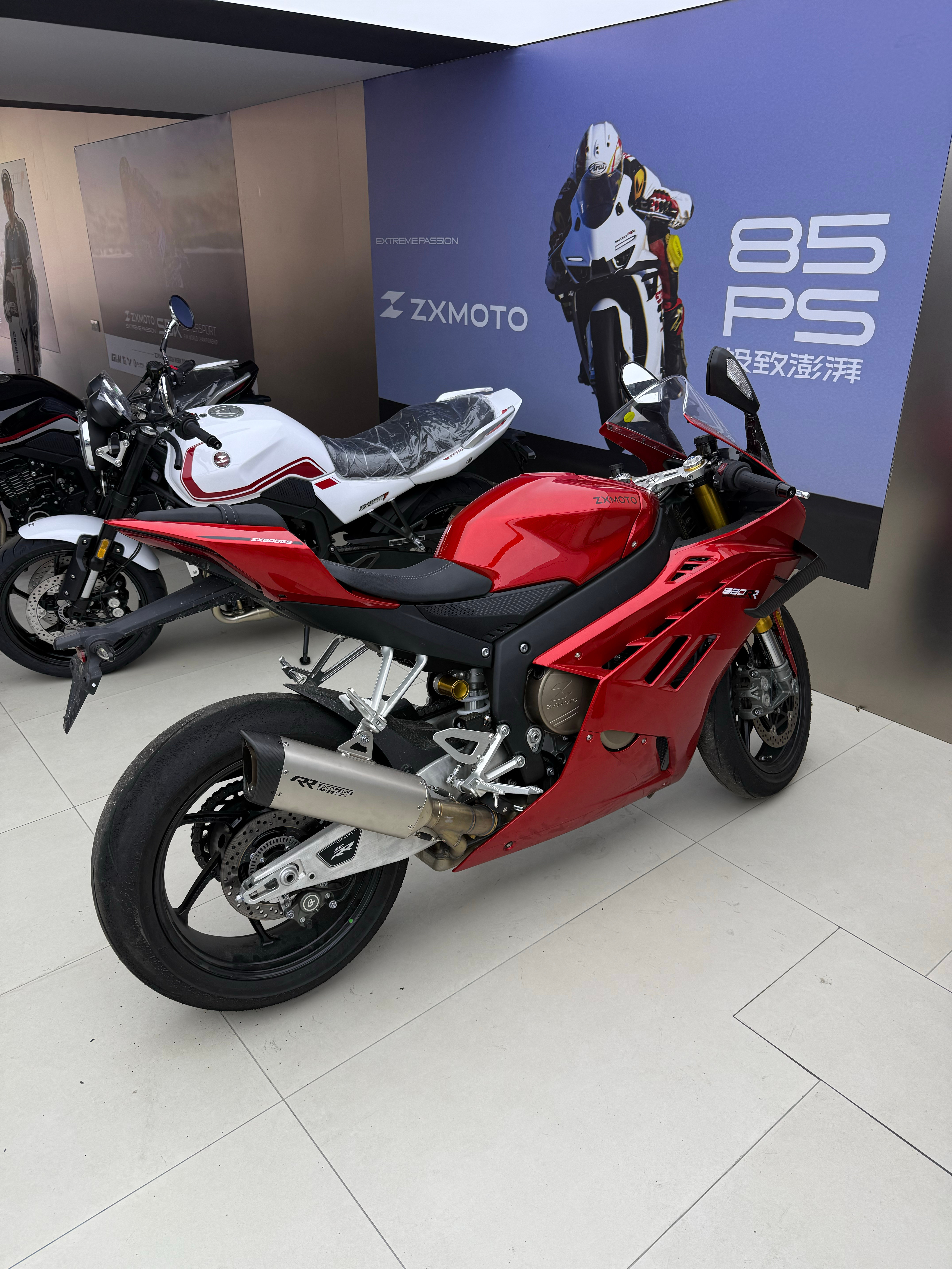 这样的车就卖43800，这还不爆？帅都帅爆啦张雪机车爆单了