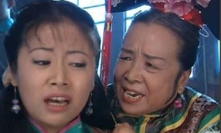 1997年，《还珠格格》刚开机，容嬷嬷的扮演者却突然病了，导演急得没了主意，这时