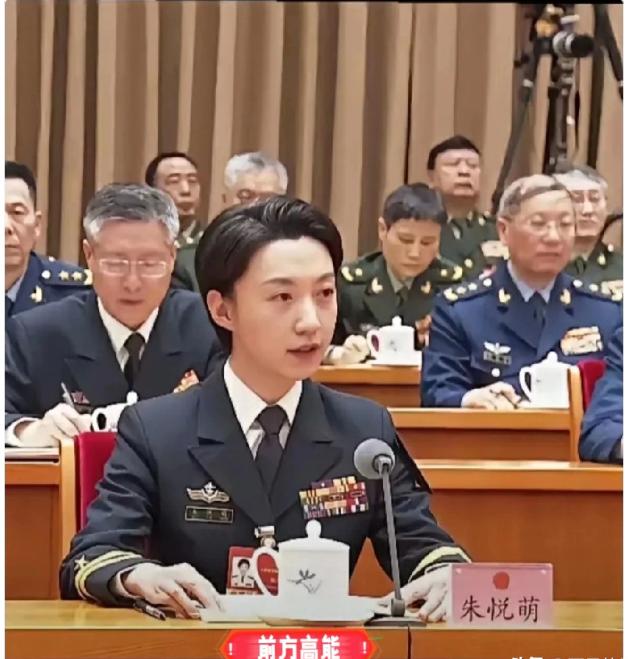 35岁航母女中校：从基层岗位到全国人大代表的‘降维打击’人生