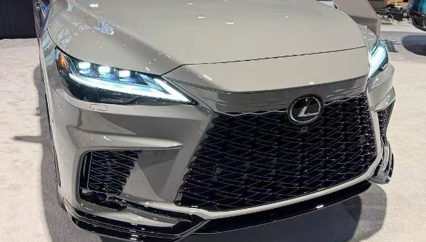 雷克萨斯2025年全球销量再创新高，达到88.2万辆的新纪录。品牌电气化车型占比