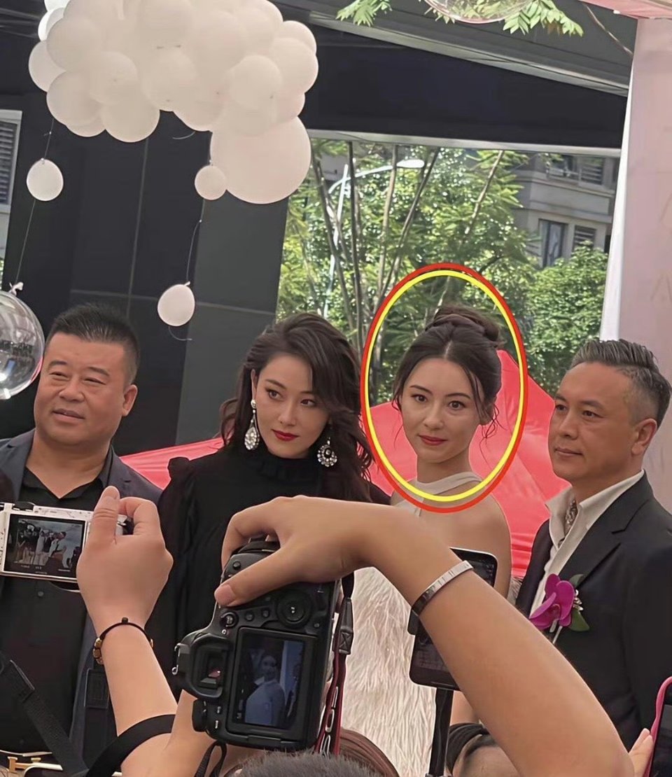 不知道为什么大家都在闭眼尬吹，张柏芝的颜值确实没得说，可这个活动上，她的状态实在