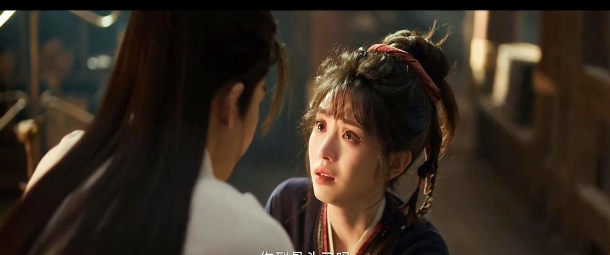 “我杀猪养你”这句词，剧本里压根没有。《逐玉》那个十亿播放的镜头，导演用的是