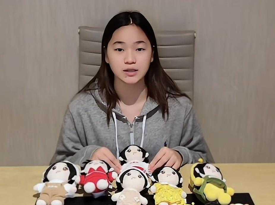 19岁全红婵最新亮相！暴瘦14斤后颜值飙升长发披肩太温柔灵气十足
