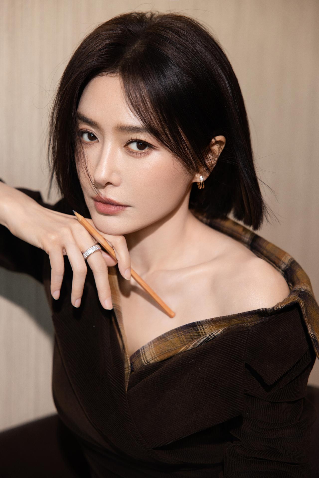 晒图笔记大赛成熟美人秦岚穿搭写真