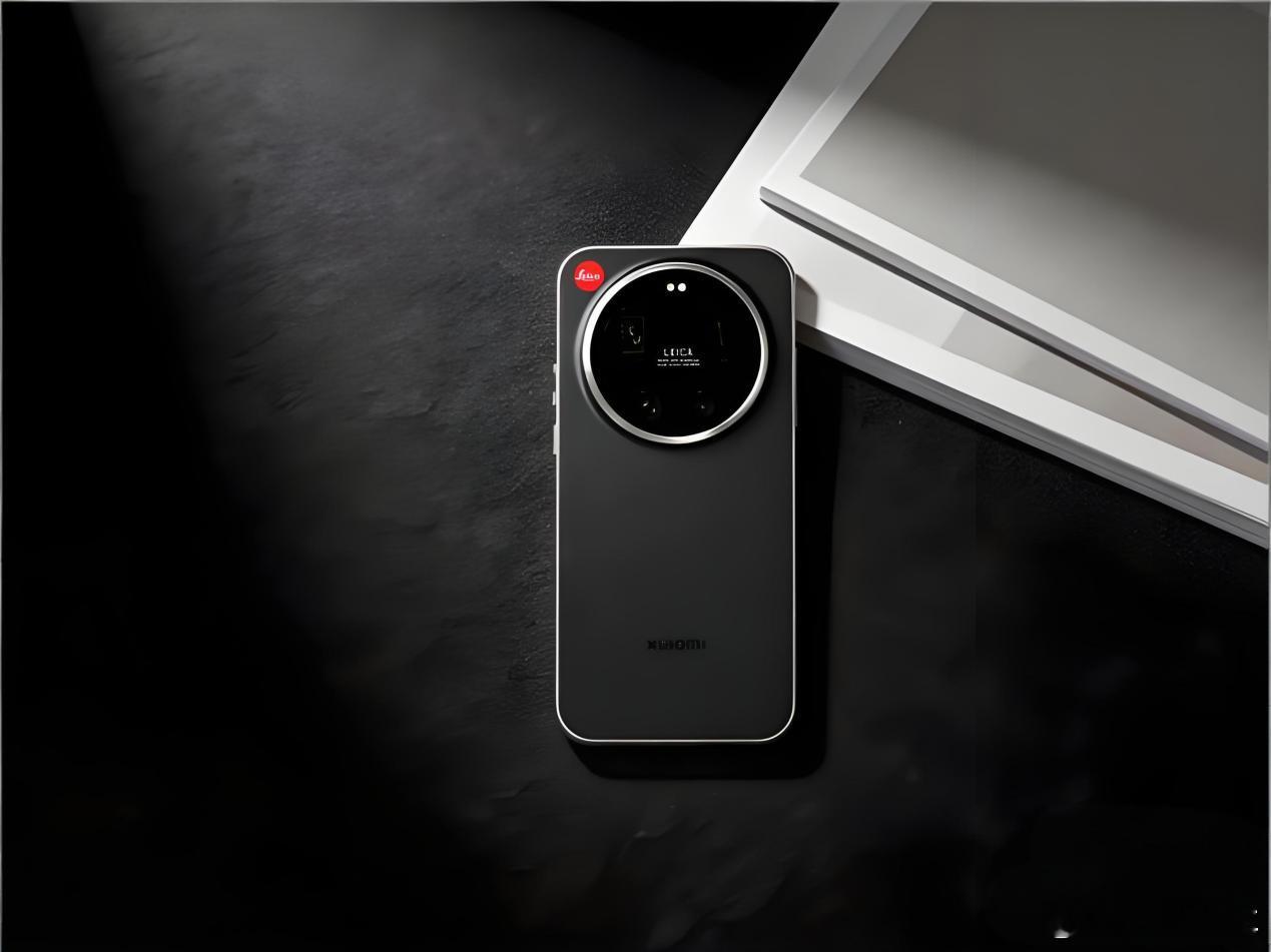 55岁连续工作16小时，雷军忙着直播自证，手机却被偷家了4月17日清晨，55岁的