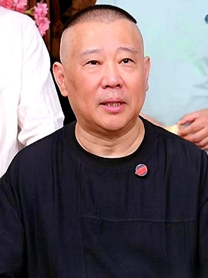 刷到杨议直播，给我听愣了。一个说相声的，演了一辈子《杨光的快乐生活》的角儿，对