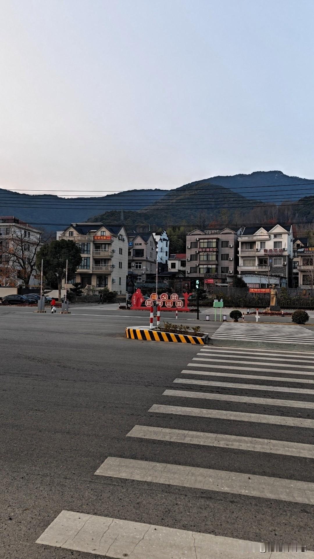 象山民宿简直了你们看到的都是民宿很多，不过都是宁波菜有点吃不习惯他们吃