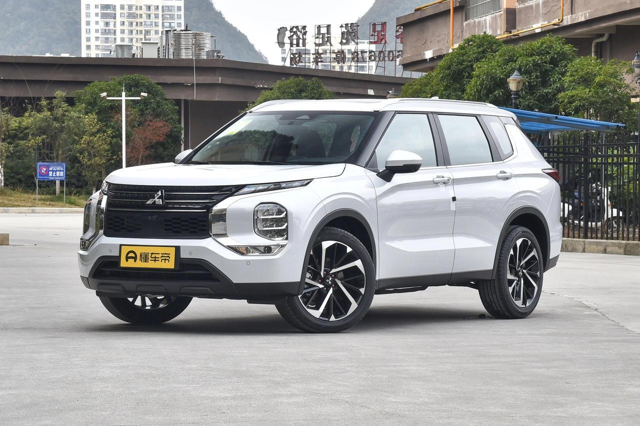 在10万级合资SUV二手车市场，三菱欧蓝德凭借四驱+7座的高性价比，成为很多家庭