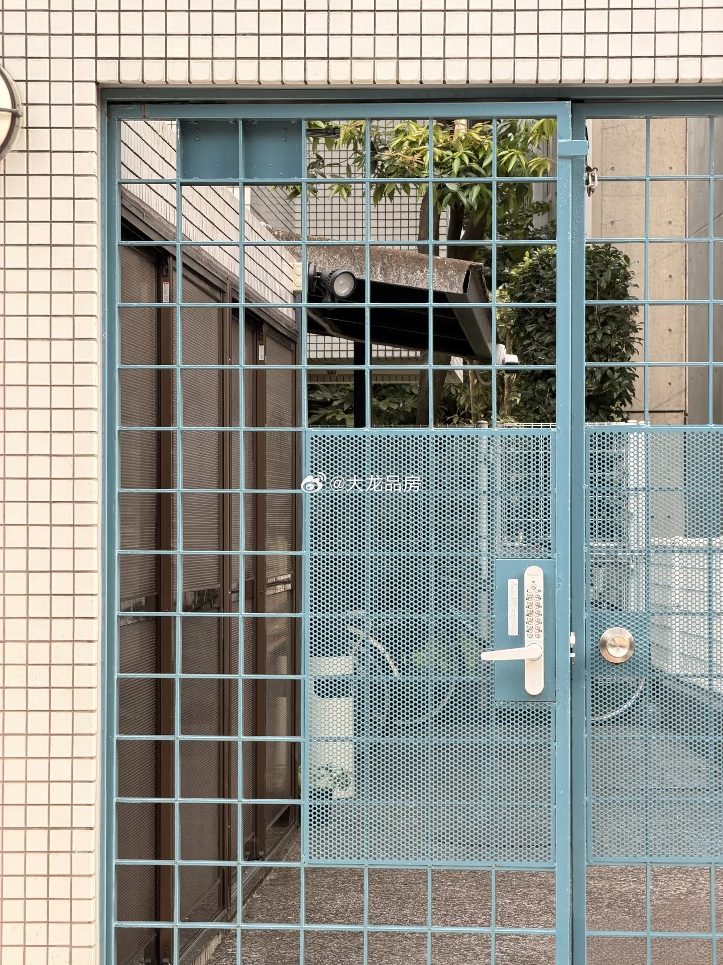 简简单单一铁门，却让我看了五分钟。建筑楼市第一线成都楼市​​​
