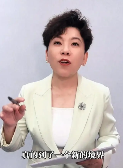 覃予萱输给桥本：邓亚萍认为“3个地方”做的不够！战术不对：打削球手，不能以