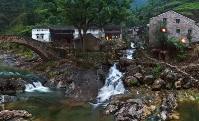 新树坑村是真实的桃花源。过山洞, 豁然开朗, 古村便映入眼帘