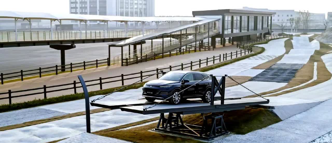 在汽车领域，流传着这样一句话：三年不换车——买韩系六年不换车——买德系