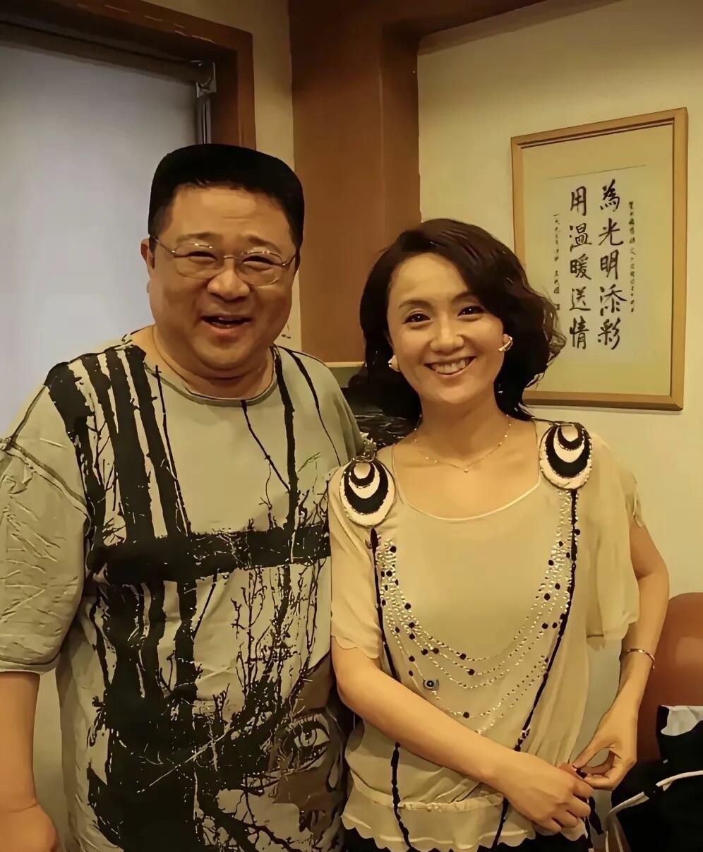 照片中的两位演员都是属于颜值不惊艳，但是很有演技的，平时都是为人低调，可是一演戏