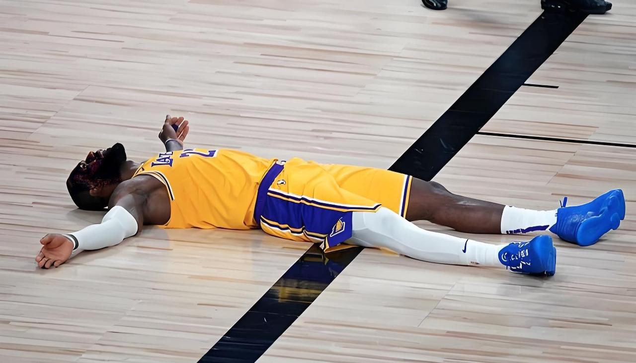 詹姆斯退出今天湖人与雷霆的比赛，网友们神机妙算，很多人其实早就预料到了！今天