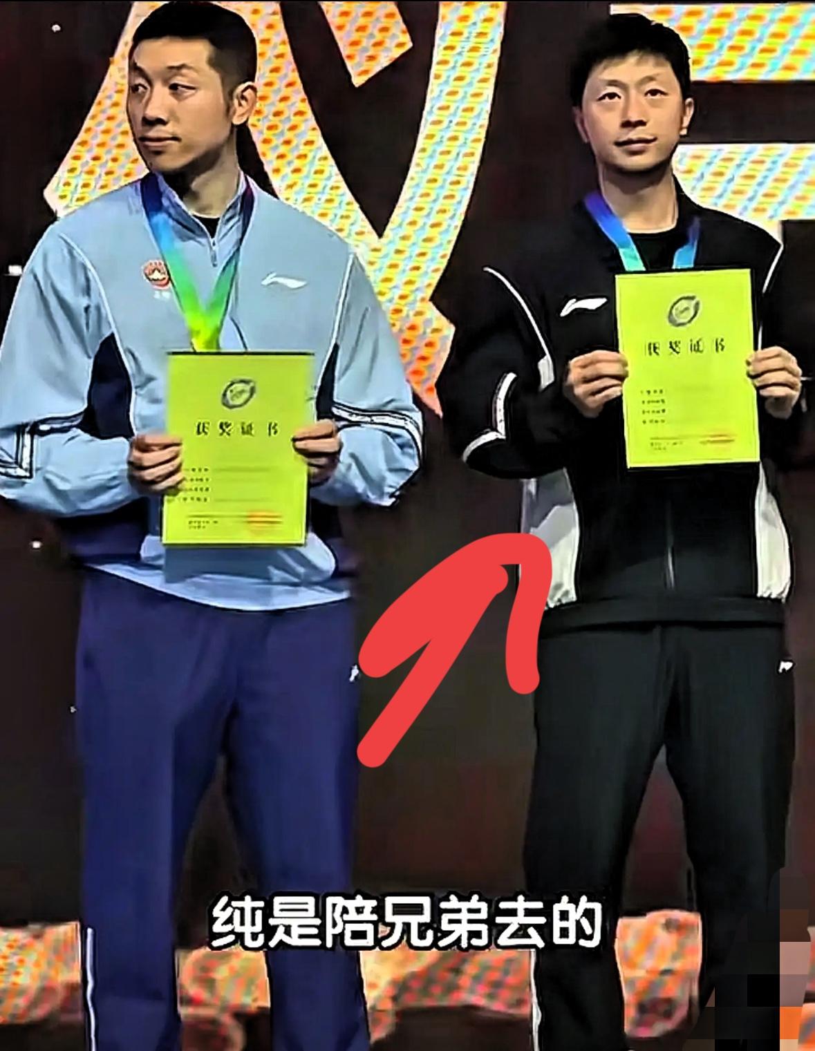 许昕有点后悔了，不该听马龙的。打了一场全锦赛，拿了一个全国冠军，结果练了半年
