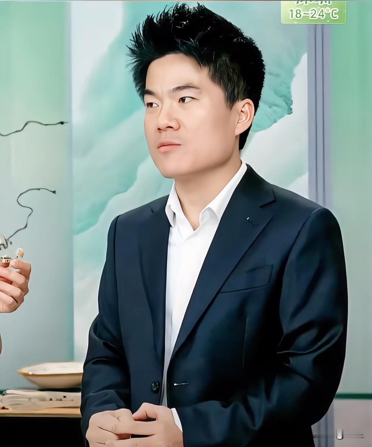 刚才董宇辉出现在直播间跟大家说12月13日停播的事因为这一天是我们民族历史上