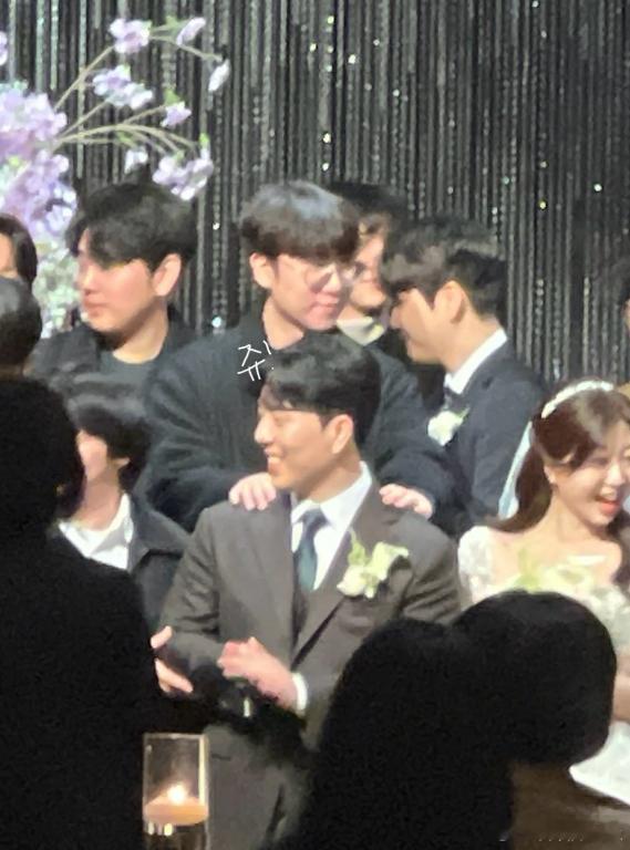 就在今天AL主教练（前GEN助教）Helper结婚啦，2025GEN选手Kiin