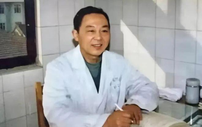 1970年，徐州一主任医生趁妻子不在，偷偷服用了4克毒性极强的曼陀罗花，所有人都
