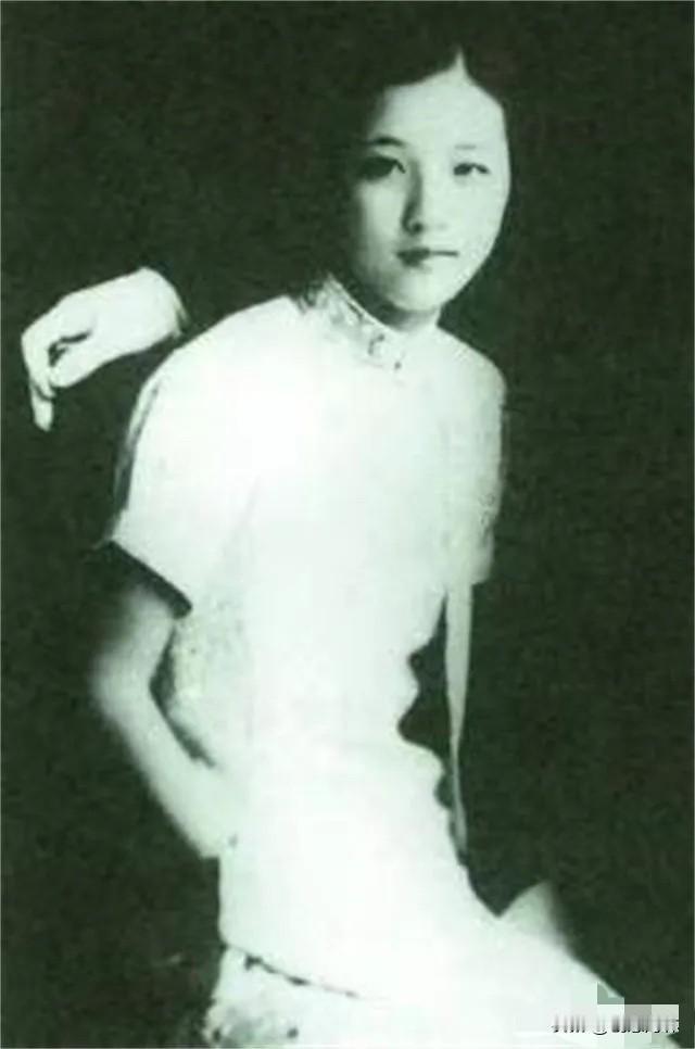 1938年7月，17岁的郭翼青嫁给了56岁的程潜。新婚夜，郭翼青羞答答的说：“你