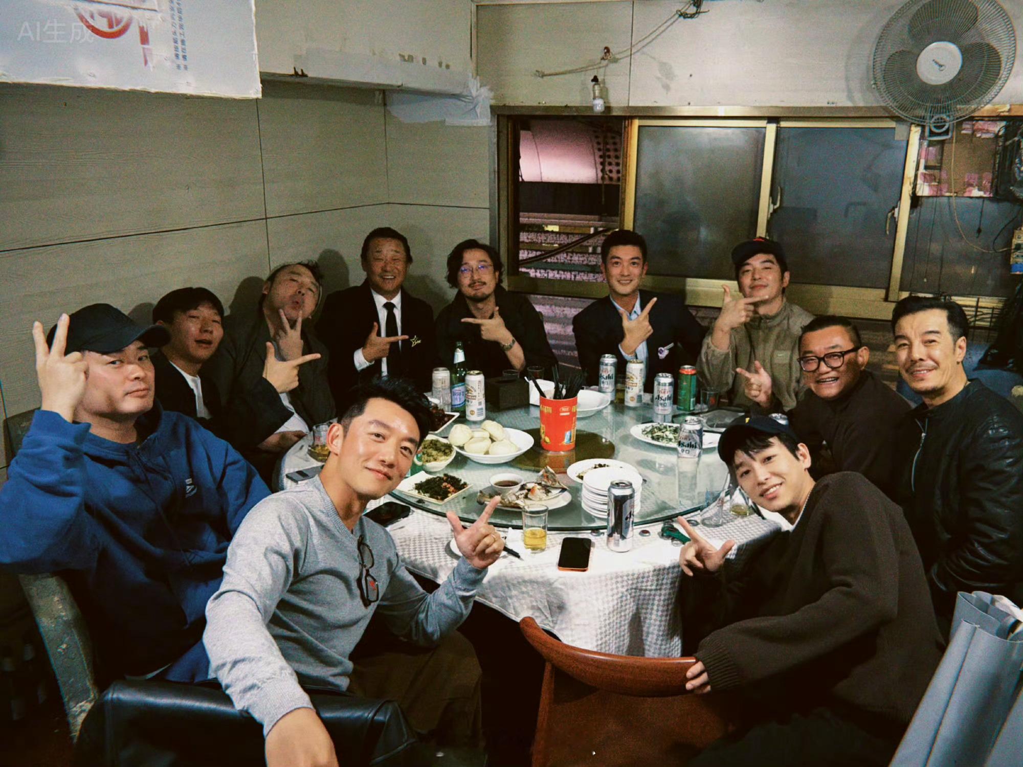 位置安排的，跟陈赫隔了几个位置，跟金世佳也隔了一个位置，爱情公寓没有人挨着坐的。