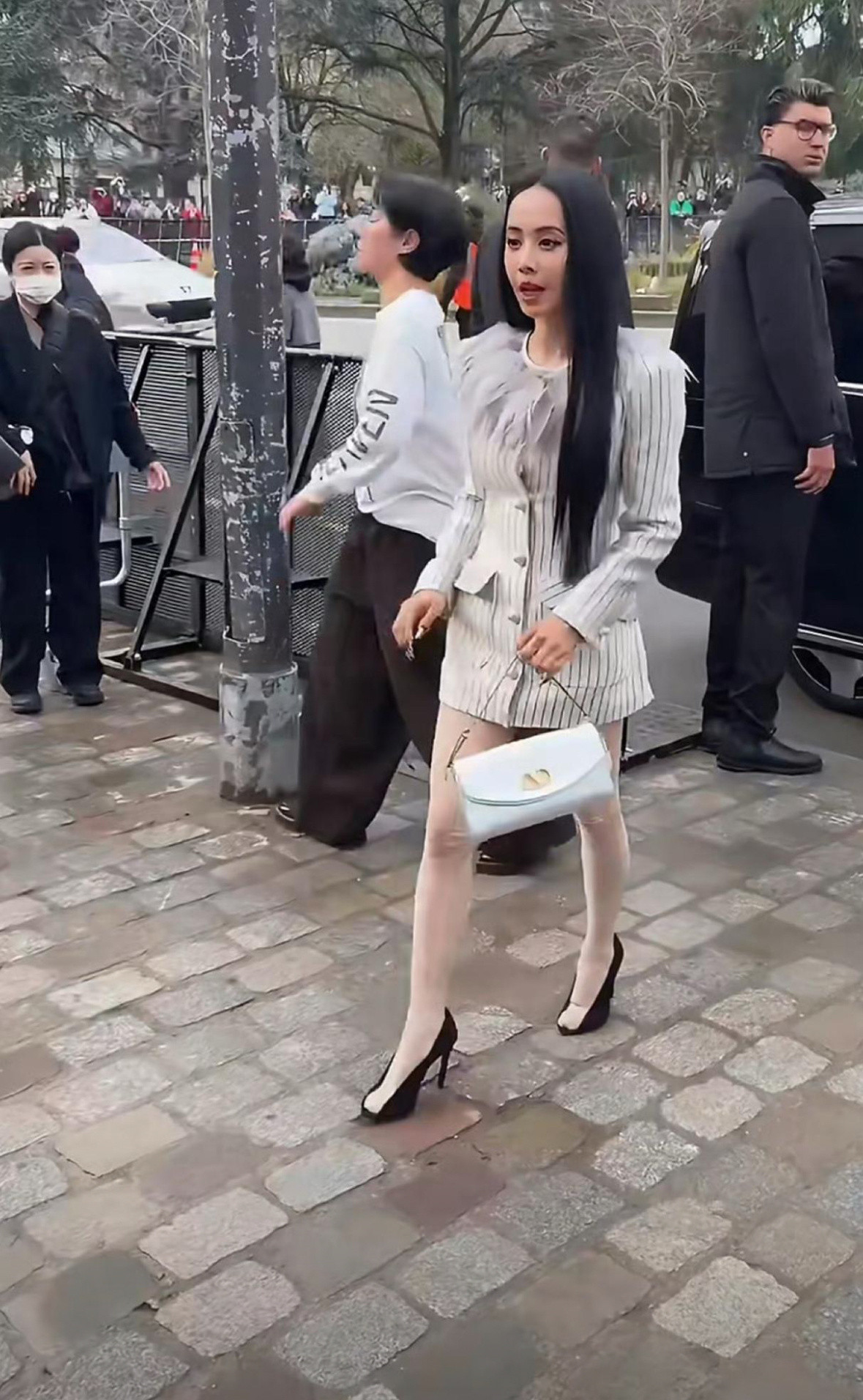 蔡依林的高跟鞋好奇特，永远走在时尚潮流的前沿