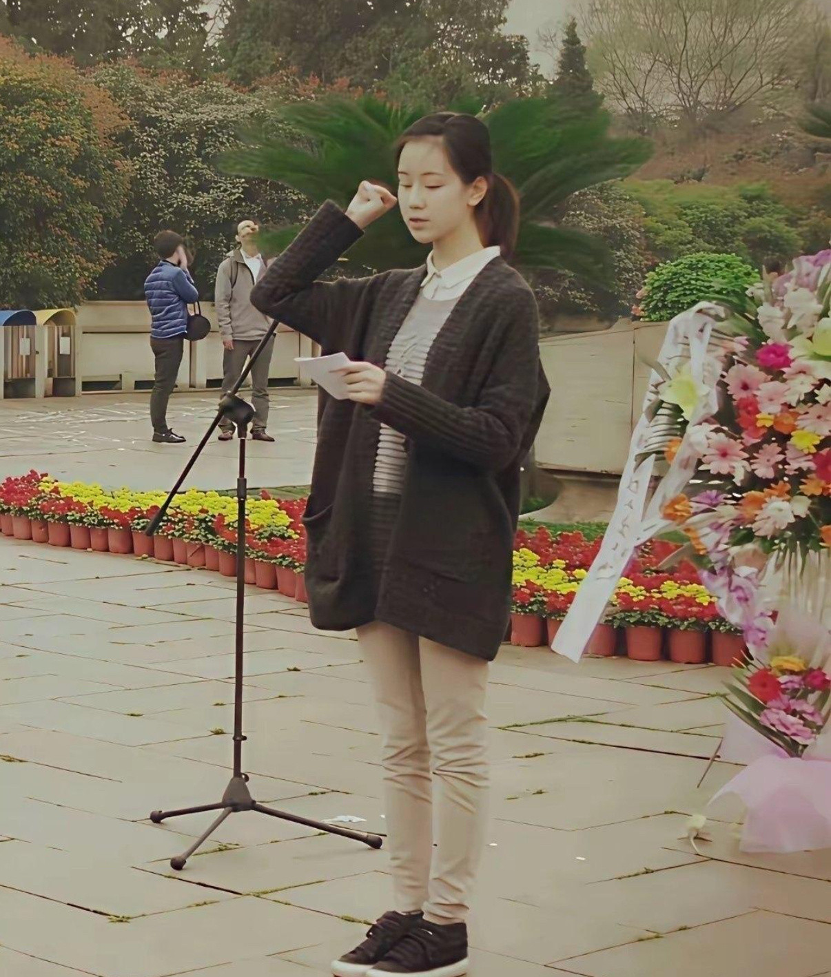 据说这是陈都灵的素颜时期，你们觉得适合当演员吗？​​​