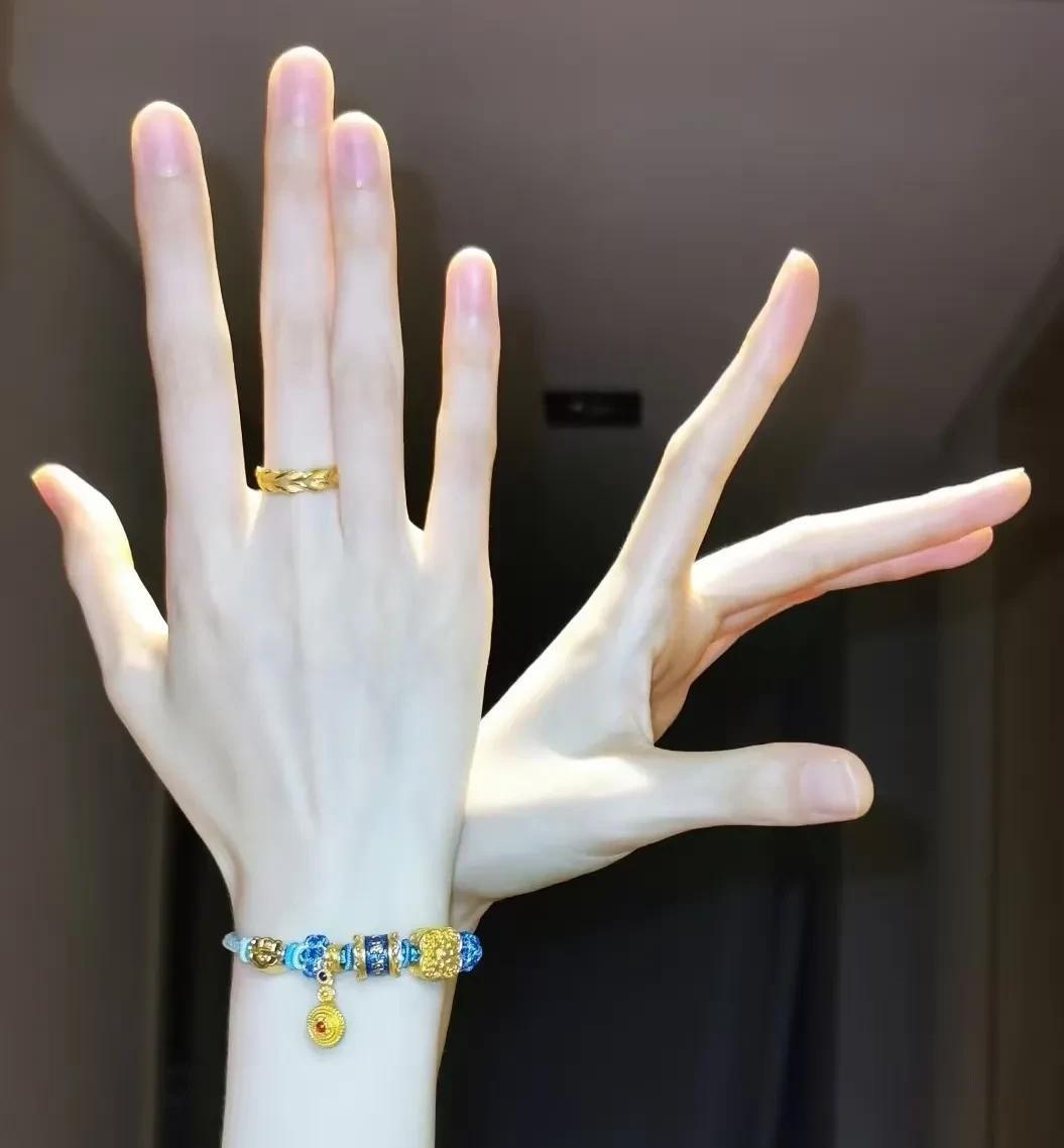 真哇塞！你们见过这么美的手和脚吗？老公说我的脚丫子像鸡爪子，太瘦了我差一