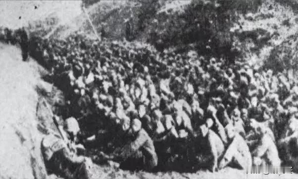 1937年，南京城破，投降的中国军人被鬼子集中在一处山坳，他们不知道的是死神早