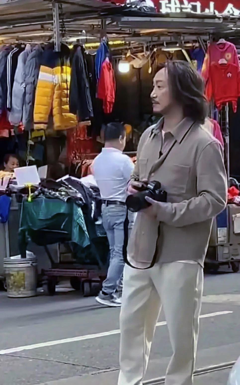 郑中基离婚后首现身，状态大不同！[比心]离婚后的郑中基最近被拍到