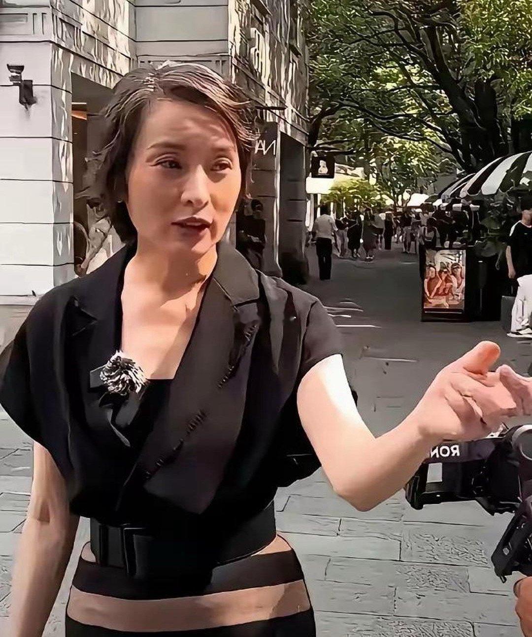 吴越脸上也有岁月的痕迹了
