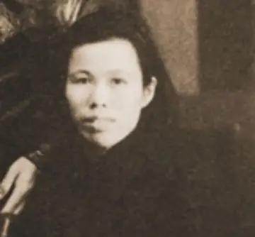 1949年，国民党准备撤离时，戴安澜的遗孀王荷馨接到通知，对方开口就说：“一起走