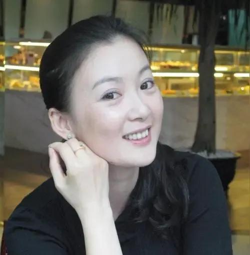 这位小姐姐真的是活的潇洒，绝不藏着掖着，想说什么就说什么，反正也好多年不演戏了。