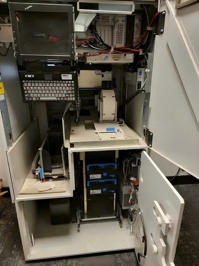 这就是ATM机背后的内容...