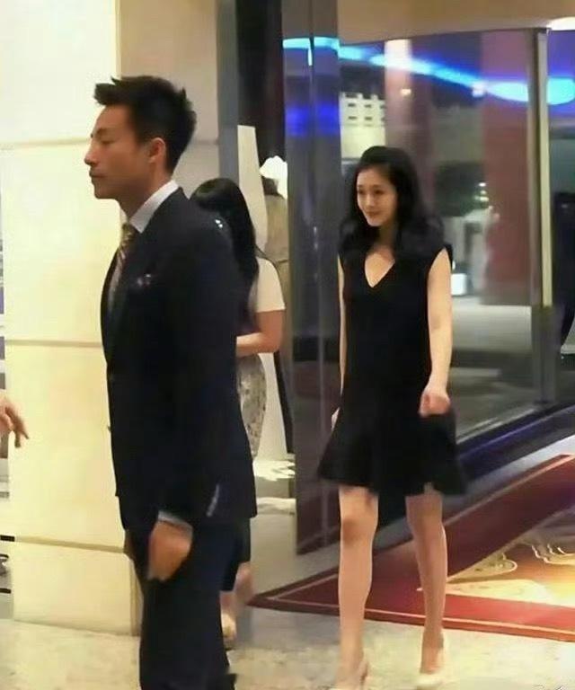 汪小菲和大S第一次见面的照片，帅哥当年就是这样被瞬间沦陷的！