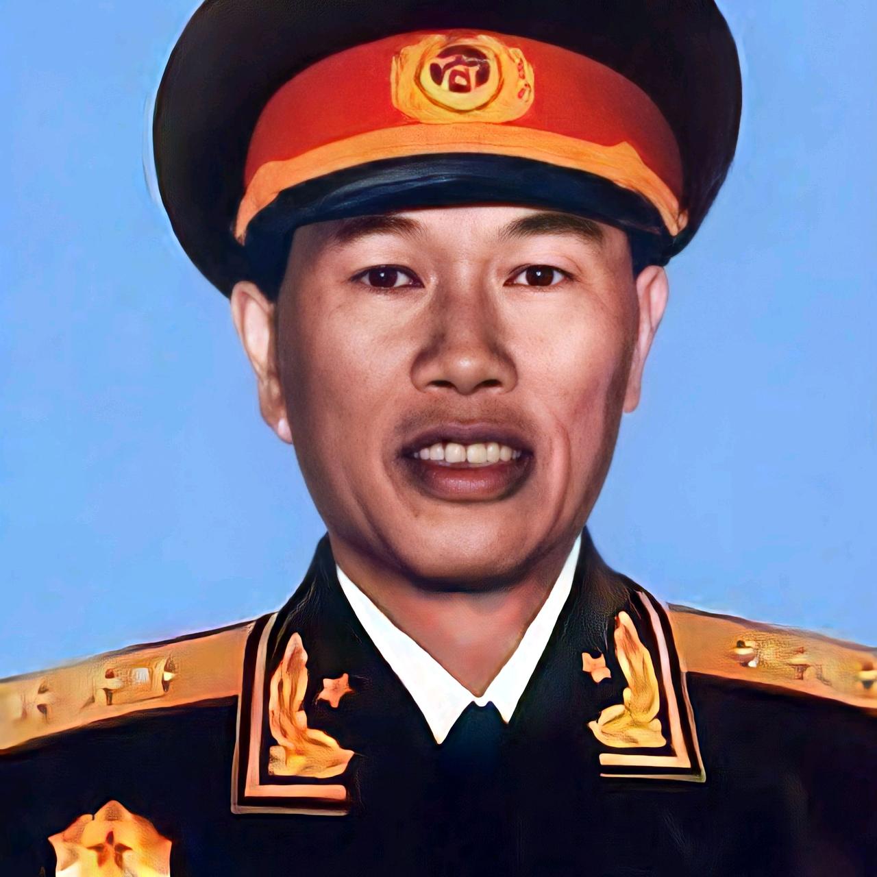 一九六二年，邓华到北京参加会议，和陈锡联住在同一处驻地。白天开会，下午有一段空闲