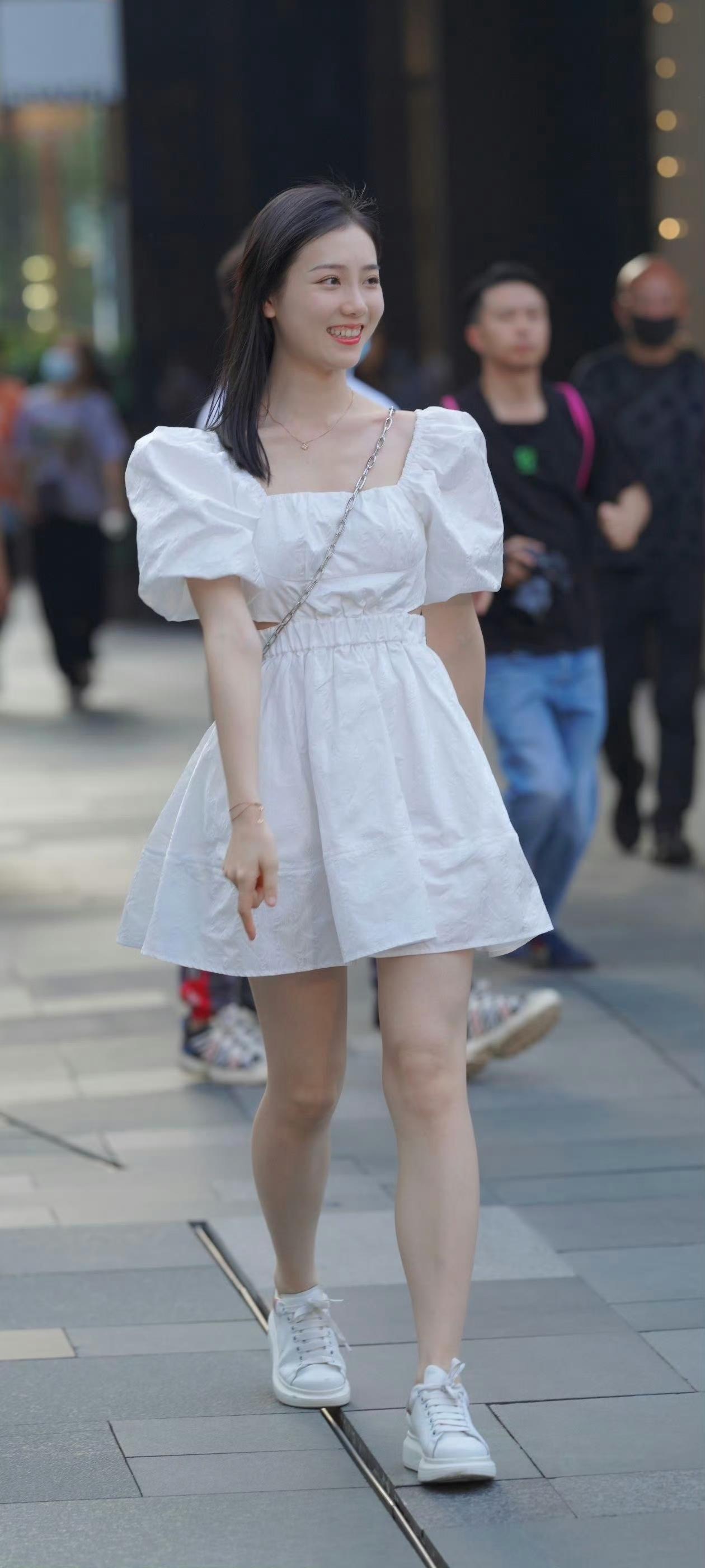 爱笑的女孩惹人爱