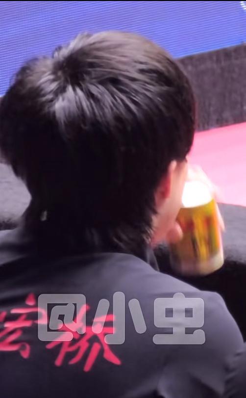 “这也太上头！”看完这段俩混双神仙的互动，我直接原地螺旋升空。训练间隙，王楚