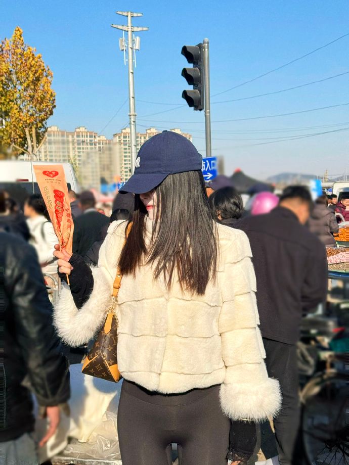 第一次见穿瑜伽裤逛大集的…