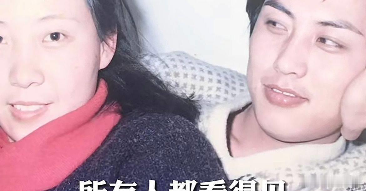 上海徐汇区一条被梧桐树遮掩的老街巷里，一个戴着渔夫帽的老人慢悠悠地推着婴儿车走着