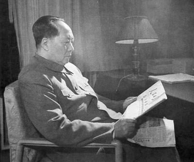 1969年3月2日，周总理叫醒了正在酣睡的毛主席，焦急地说道：“主席！苏联打我们