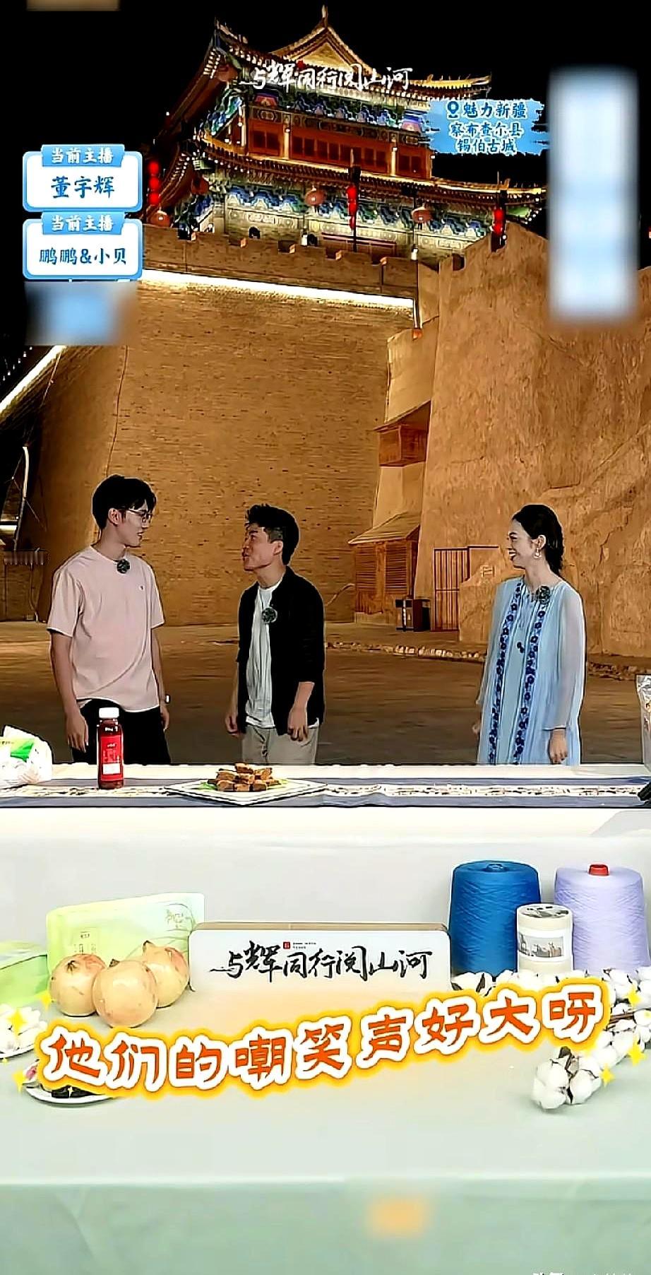两年的冷嘲，像被拉长的回音。台下声音越大时，宇辉偏偏把自己扔上去，陪着鹏鹏跳，
