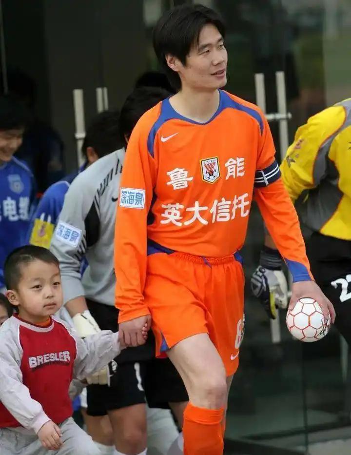 青岛海牛战胜了武汉三镇，第一支降级队伍产生，那就是长春亚泰，而青岛海牛只有最后一