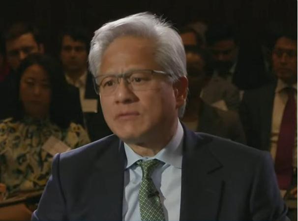 黄仁勋最近说了句挺有意思的话。这位英伟达的CEO在见了特朗普之后，被记者问到：如