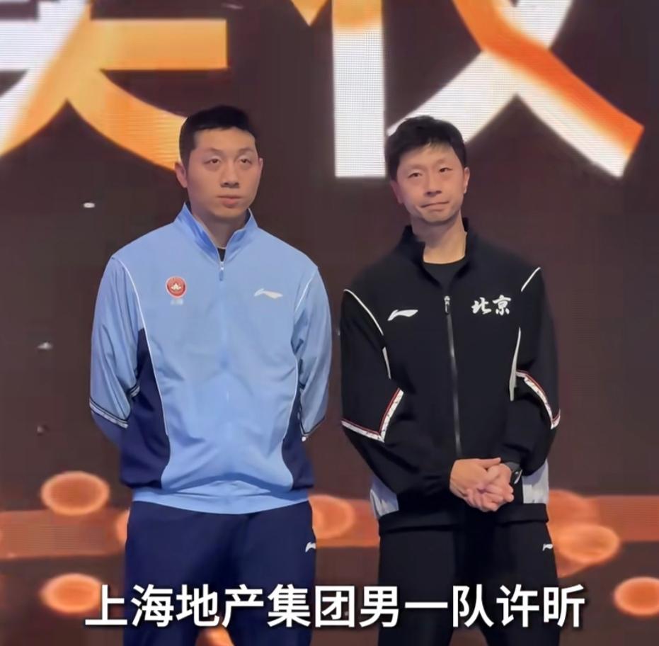 不知道大家发现没有？在男双的颁奖仪式上拿下冠军的马龙许昕却一反常态，没有开心