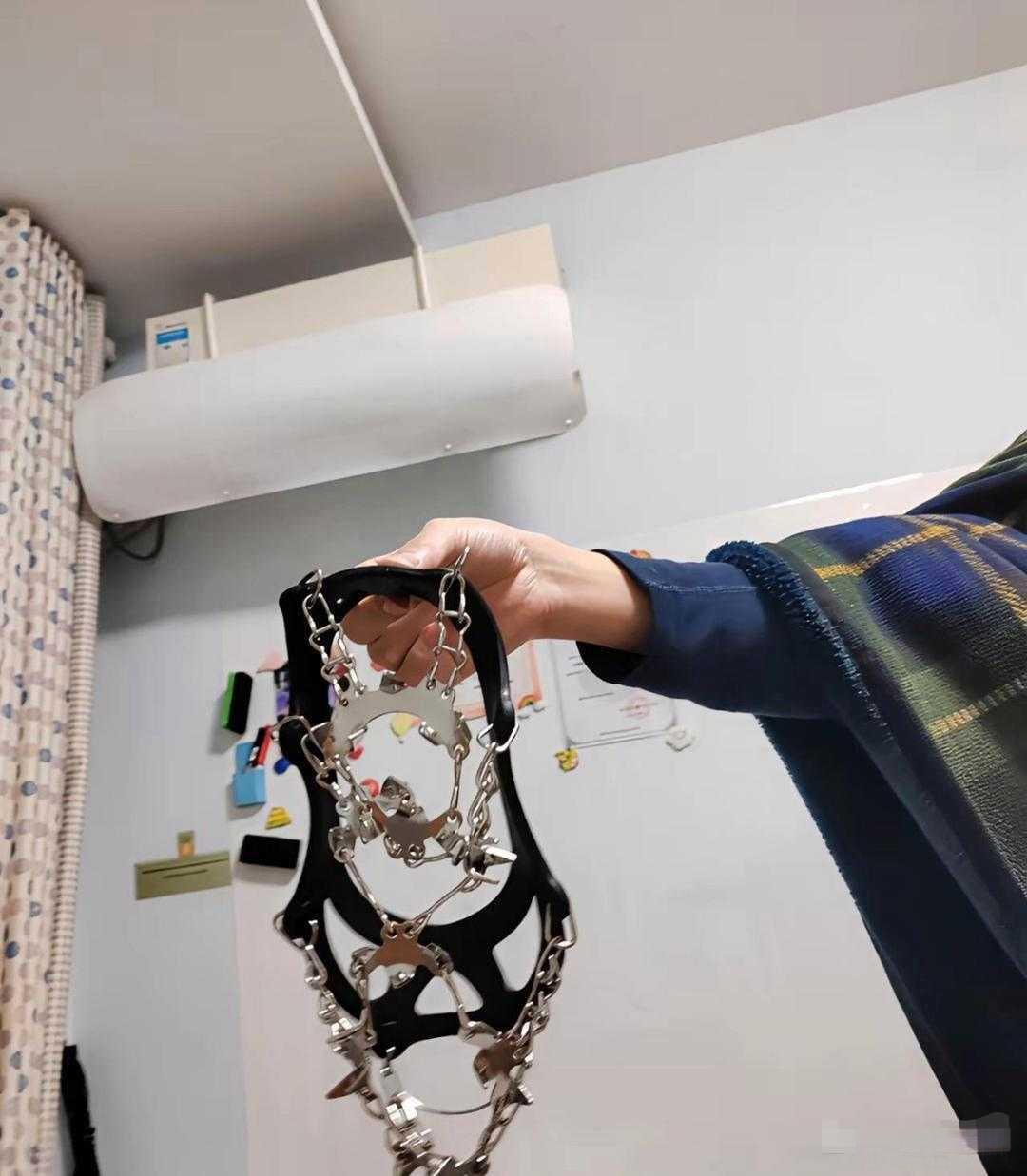 租客退房留下来的，看了半天愣是没看懂这是什么东西!