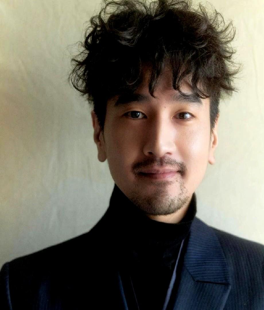 赵又廷的剧被停播，一分钱没赚到，锅却得他背。邓伦出事，整部剧下架，八个月白干。